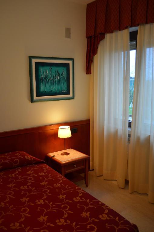 Hotel Olioso Peschiera del Garda Rum bild