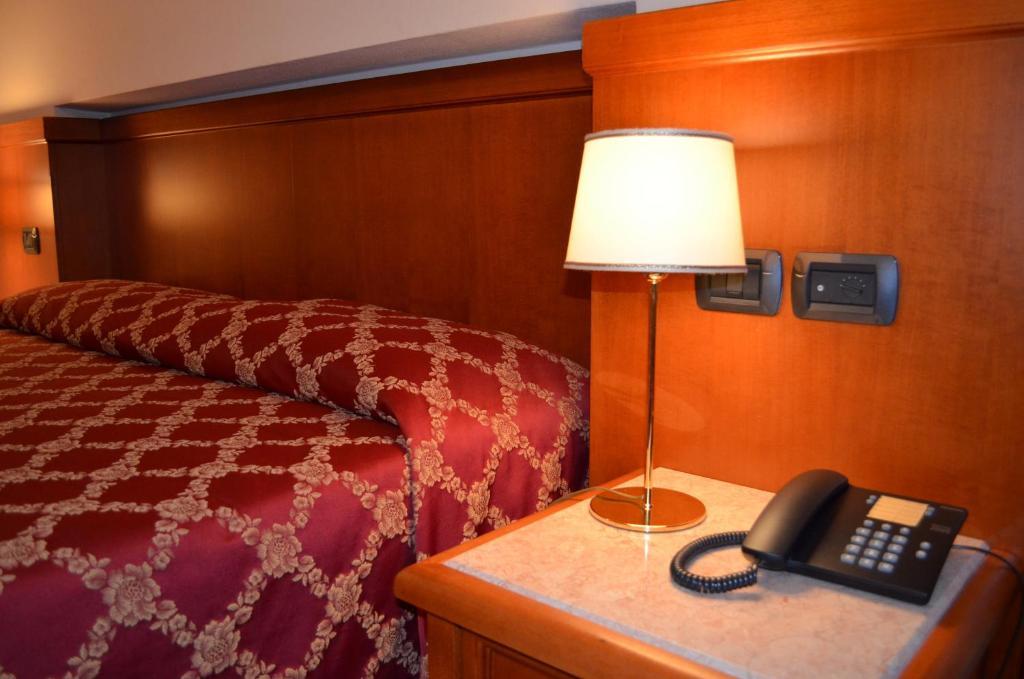 Hotel Olioso Peschiera del Garda Rum bild
