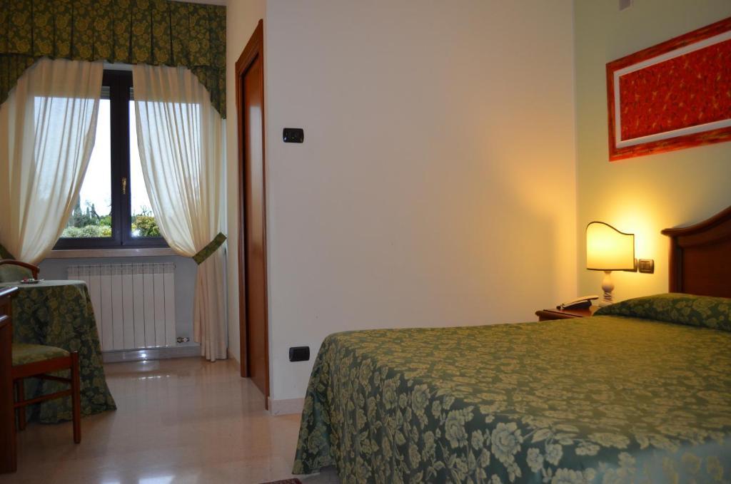 Hotel Olioso Peschiera del Garda Rum bild