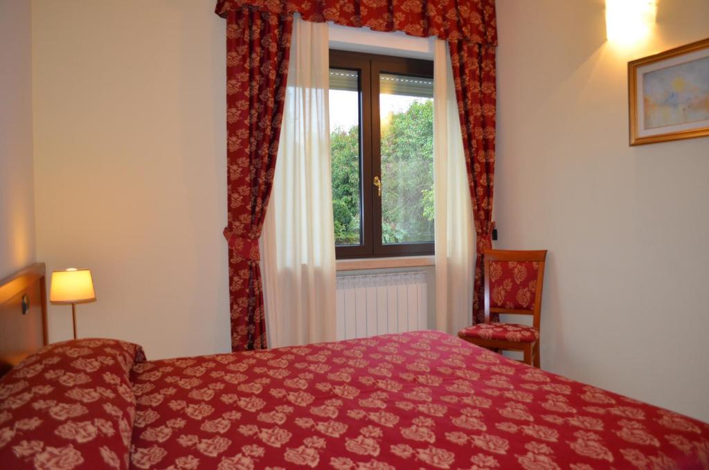 Hotel Olioso Peschiera del Garda Rum bild