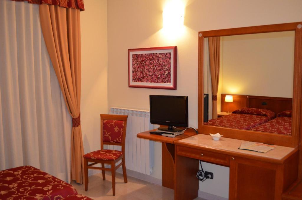 Hotel Olioso Peschiera del Garda Rum bild