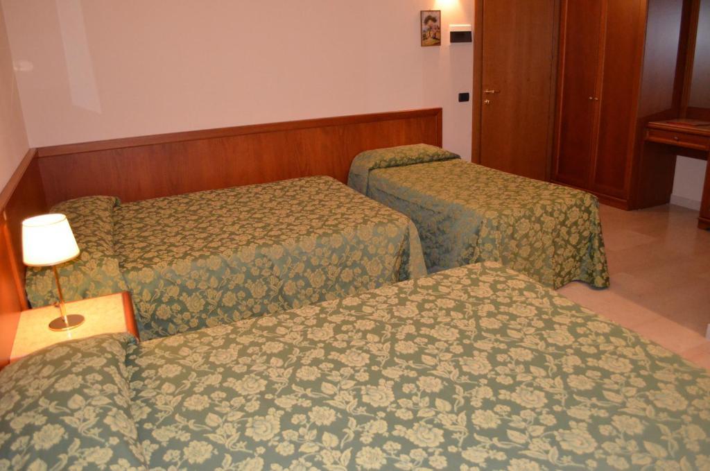 Hotel Olioso Peschiera del Garda Rum bild